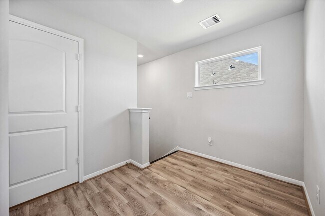 Building Photo - 5914 Prince Pl Dr