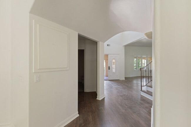 Building Photo - Elegant 5-Bedroom Estate with Pool in Prime Woodland Hills