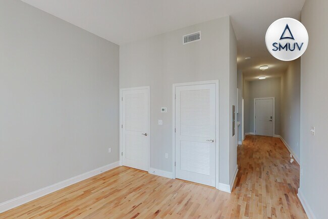 Building Photo - 100 West Lexington-404
