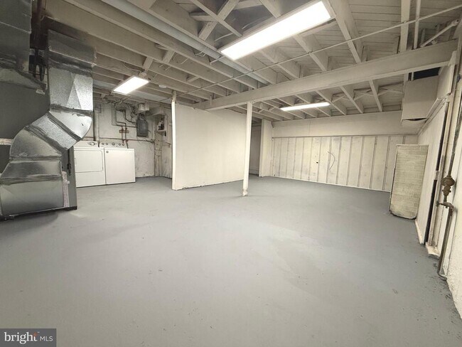 Building Photo - 804 Radnor Ave