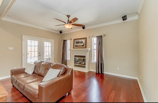 Building Photo - 303 N Elder Grove Dr