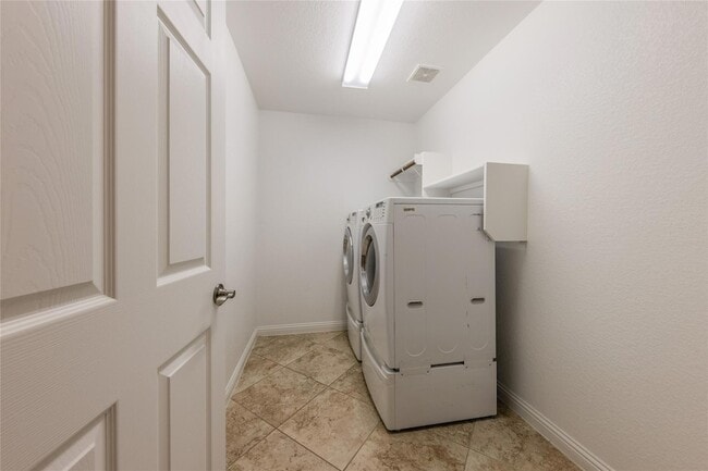 Building Photo - 1920 Mary Ella Dr