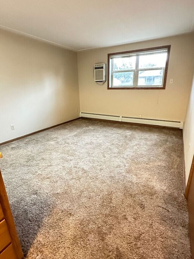 Building Photo - Richfield Ground Level, Window Ac Unit Inc...