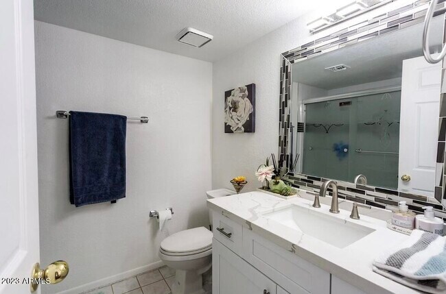 Building Photo - 11015 W Laurelwood Ln