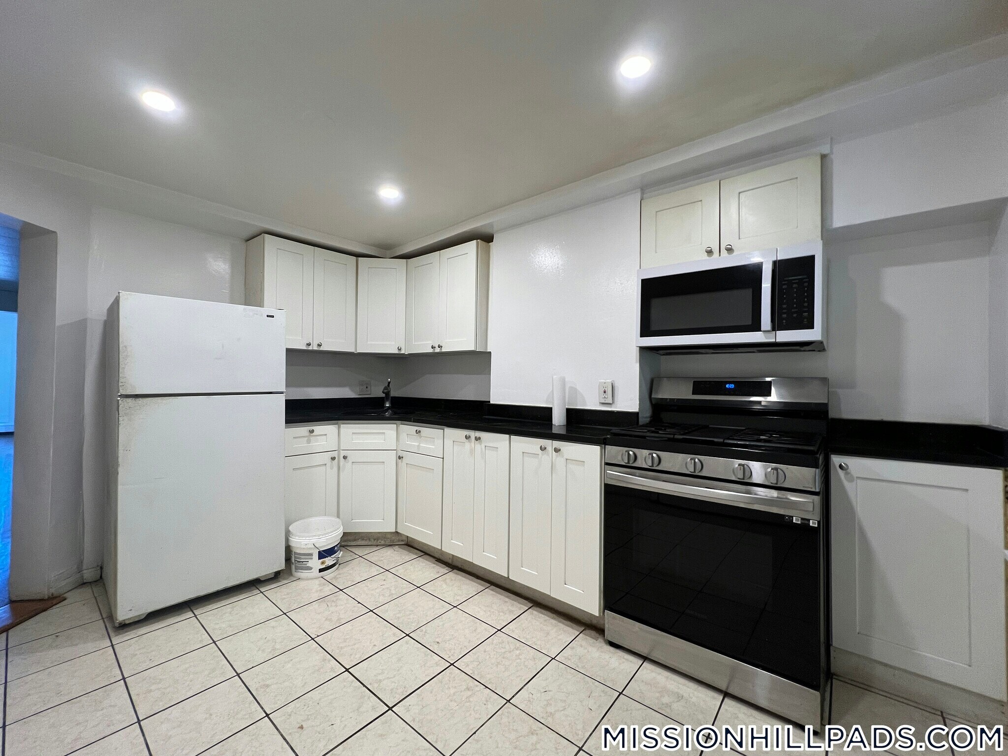 Building Photo - 848 Huntington Ave