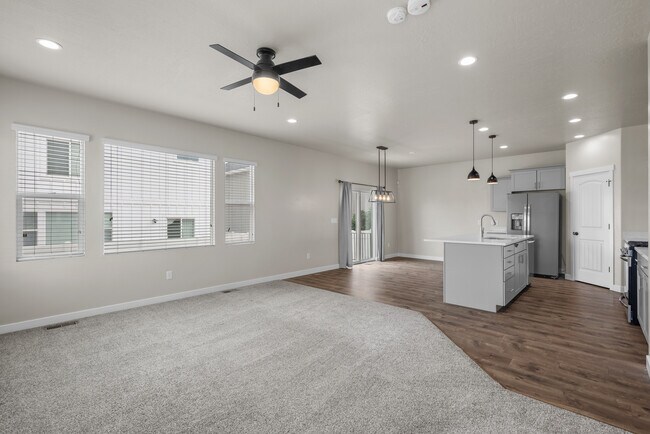 Building Photo - 554 S Church Dr