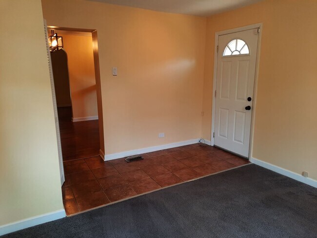 Building Photo - 3Br/2Bath House in Evanston $3,600/m