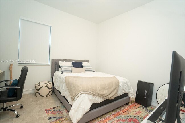 Building Photo - 11826 SW 13th Ct