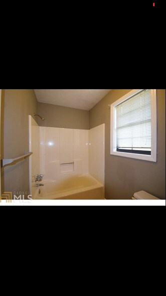 Building Photo - 1411 Glynn Oaks Dr SW
