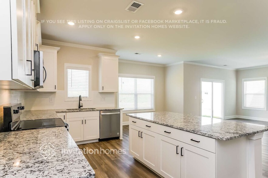 Building Photo - 504 Azalea Gaze Dr