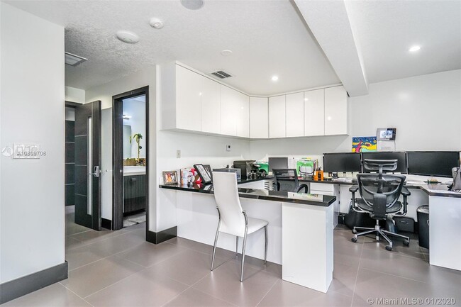 Building Photo - 2612 Key Largo Ln