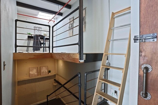 Building Photo - CHIC INDUSTRIAL 2BR/2BA CONDO Available Now!