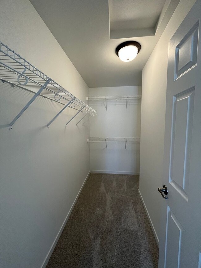 Building Photo - 3 Bed 3 Bath Townhome