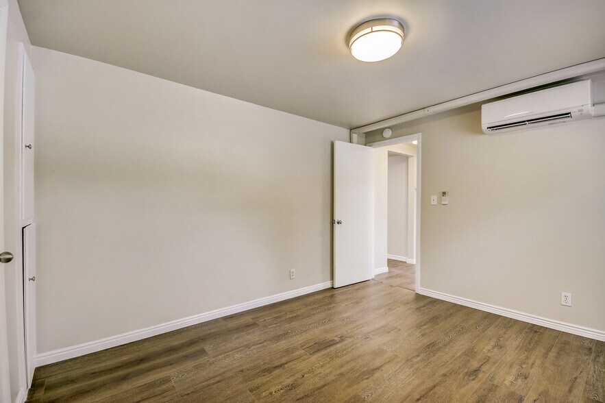 2nd bedroom - 554 S Douglas St