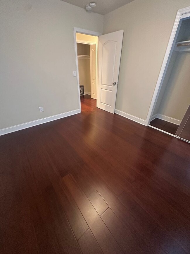 Building Photo - Gorgeous, 3 bedroom, 2.5 bath home, ready for move in