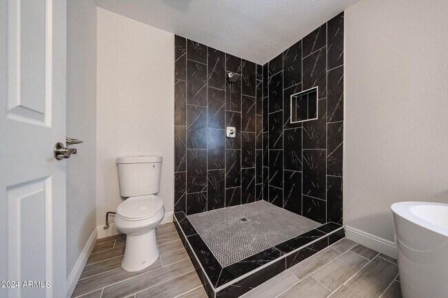 Building Photo - 11207 S Iroquois Dr