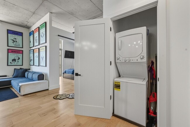 Building Photo - 2100 Van Buren St