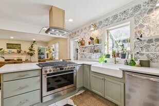 Building Photo - 5508 Crestland Ave