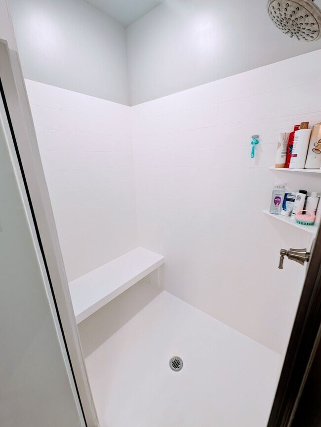 Building Photo - Lovely, spacious, newly built Lehi House!!