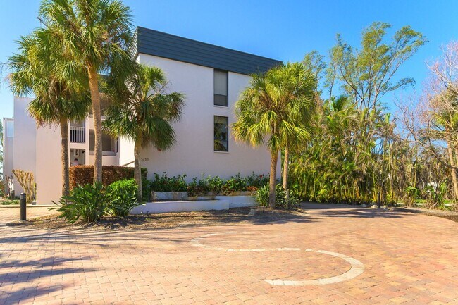 Building Photo - Gulf of Mexico Drive, Longboat Key