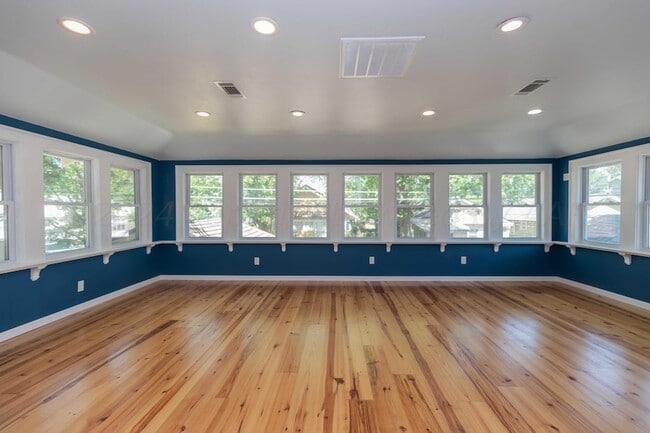 Building Photo - 1710 S Polk St