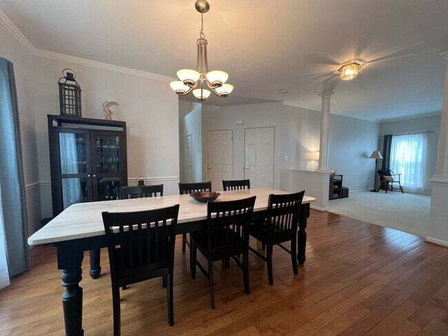 Building Photo - Impressive 4 Bedroom 3.5 Single-Family Hom...