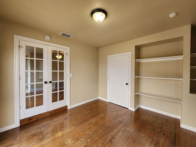 Building Photo - 4/2.5 House With Extra Room Or Office Spac...