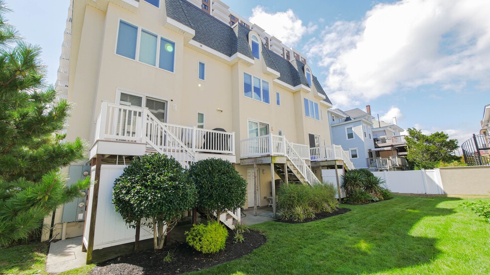 Building Photo - 137 S Berkley Sq