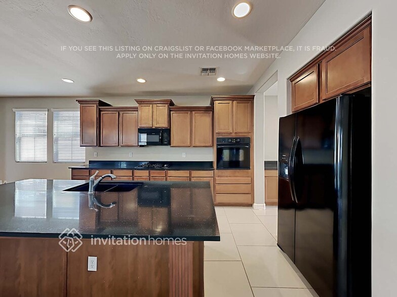 Building Photo - 13549 N 152nd Dr