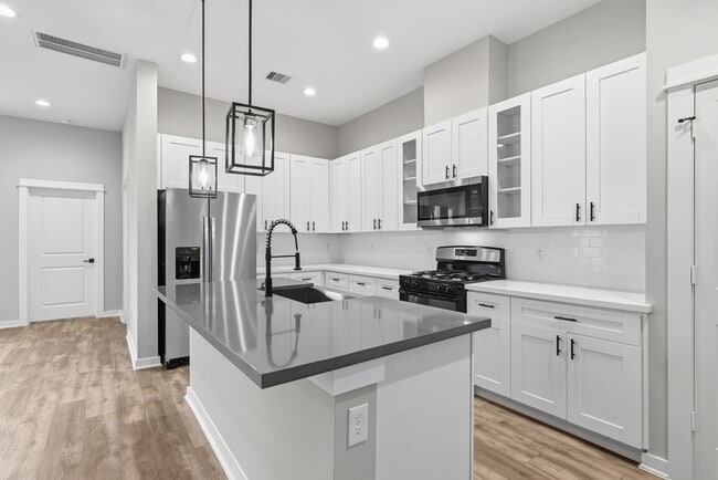 Building Photo - 411 Stonework Garden Ln