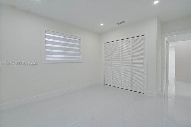Building Photo - 10722 SW 77th Ave