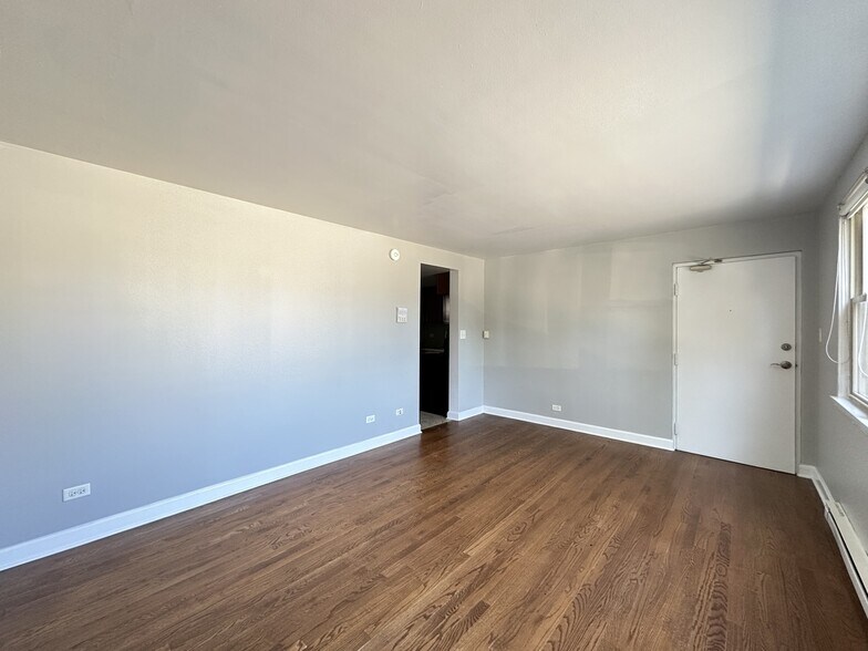 Building Photo - 7632.5 N Milwaukee Ave