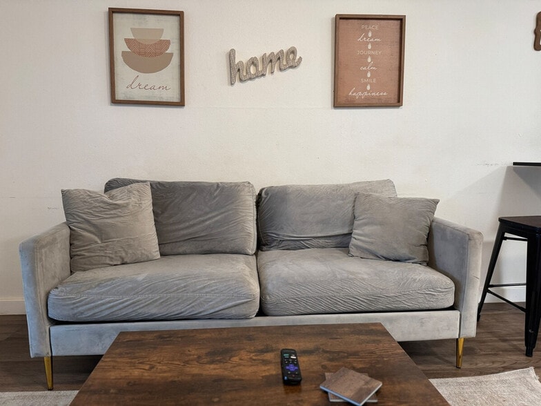 Building Photo - 626 Jack Stephens Dr