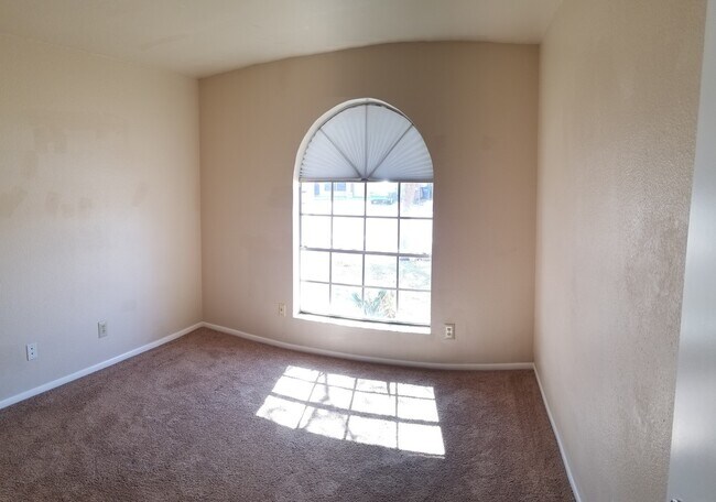 Building Photo - 1626 W Beaubien Dr