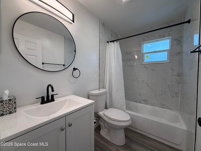 Building Photo - 304 Palm Ave