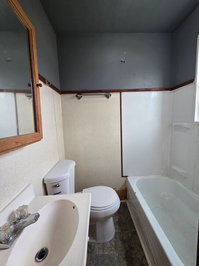 Building Photo - 1441 Oak St