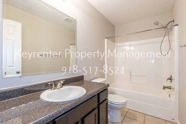 Building Photo - 3 Bed | 2.5 Bath in Broken Arrow!