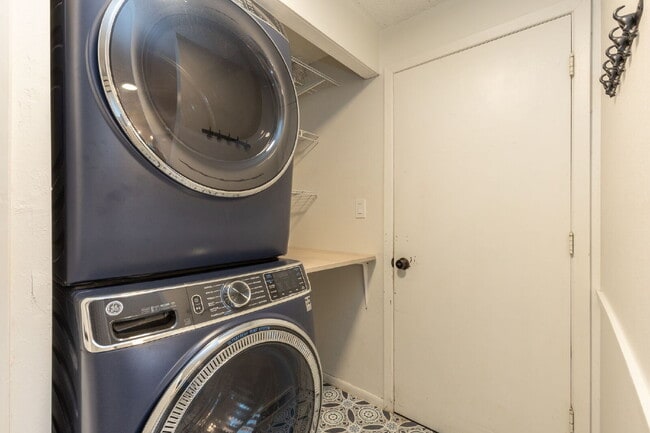 Building Photo - 926 Yeager Pl