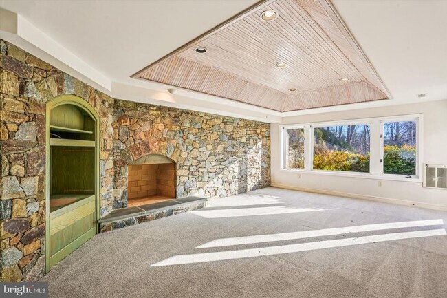 Building Photo - 9939 Bentcross Dr