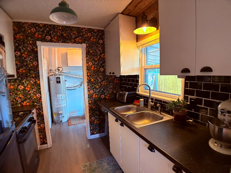 Building Photo - 1735 Yosemite St