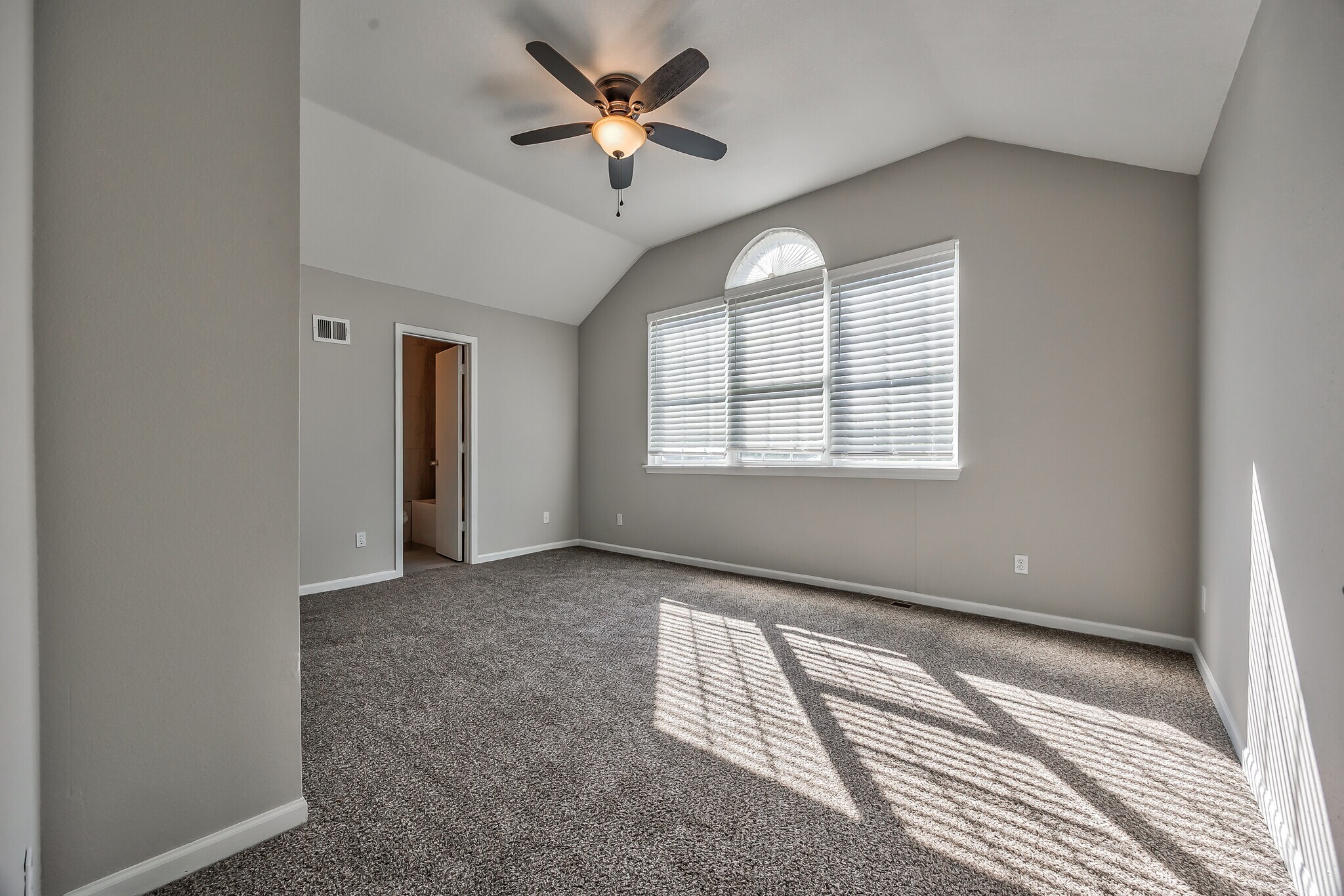 Building Photo - 1489 E 120th St