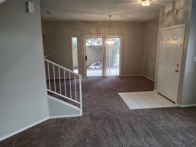 Building Photo - 2 Bedroom - 2 Bath - 1 Car Garage - Phoenix