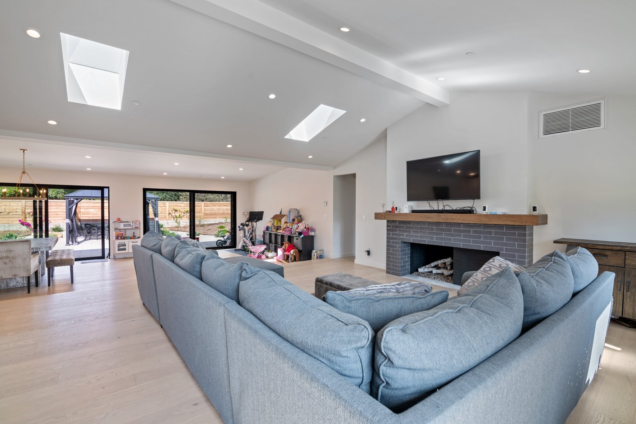 Building Photo - 3116 Calle Fresno