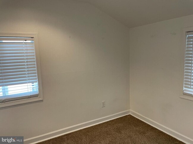 Building Photo - 5617 7th Pl S