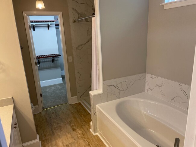 Building Photo - 4 Bed | 3 Bath Home with 1st-Floor Primary...