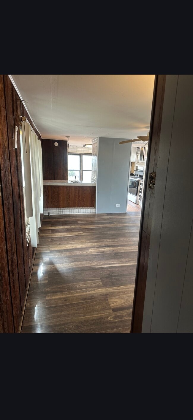 Building Photo - 8910 Via Ln