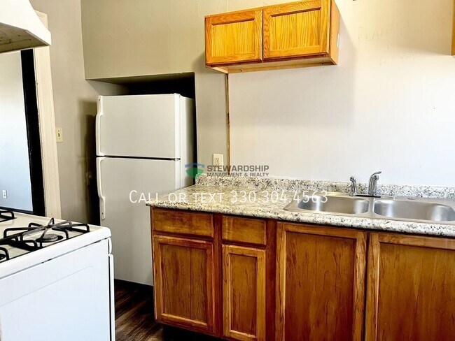 Building Photo - 916-918 Peckham St.-916