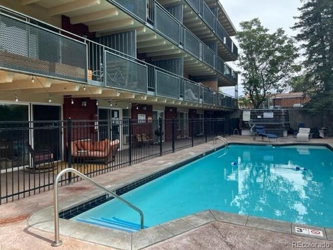 Building Photo - FABULOUS PEARL STREET CONDO IN SECURE BLDG...