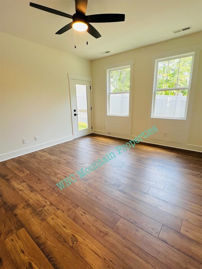 Building Photo - 5 Heartleaf Cir