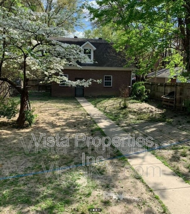 Building Photo - 514 W Oak St